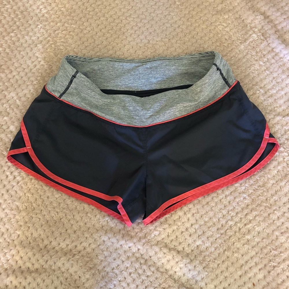 Lululemon Speed up low-rise shorts 2.5”